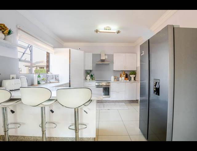 4 BEDROOM HOUSE FOR SALE IN VAN RIEBEECK PARK